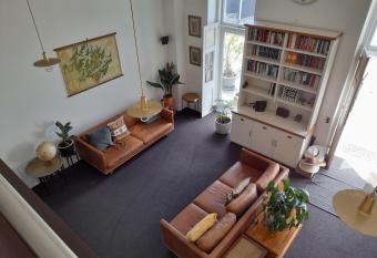 Oxleys 203 has Balcony rooms