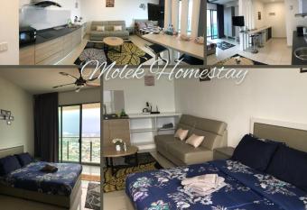 Evo Soho Studio Suites Bangi by Molek Homestay -Pool View has Balcony rooms