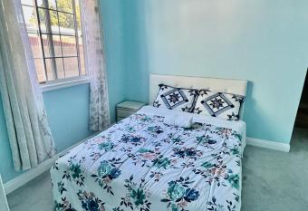 E1 super cozy private room has Balcony rooms