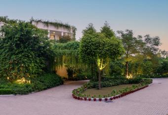 NAAD WELLNESS allows 18 year olds to book a room