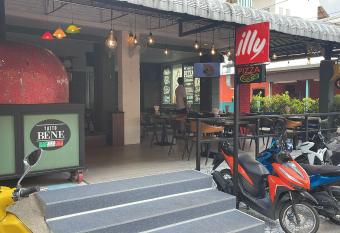 PATONG BLUE HOTEL has Balcony rooms