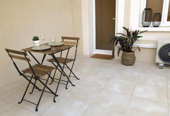 Studio climatis   - Gare - Centre ville has Balcony rooms