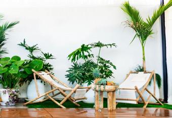                                has rooms with a private hot tub