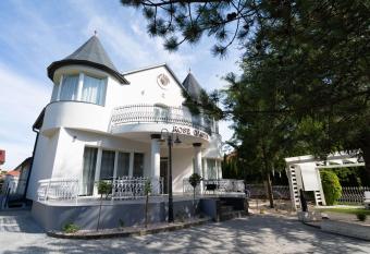 Villa Rose Garden has Balcony rooms