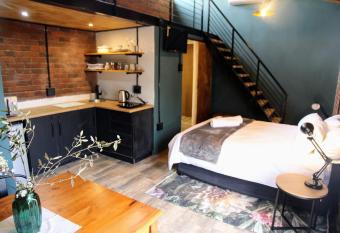 Nini s guest units allows 18 year olds to book a room