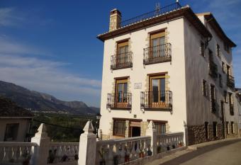 La Casa del Carrebaix has Balcony rooms