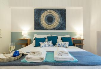 Casa Scheria with private garden allows 18 year olds to book a room