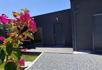 Maison d   h  te neuve : T2 pour 4 voyageurs allows 18 year olds to book a room