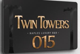 Twin Towers Naples Luxury has rooms with a private hot tub