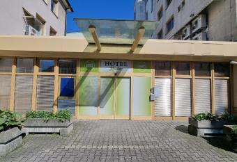 Hotel Rada allows 18 year olds to book a room