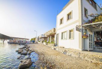 Seaside House with Refreshing View in Gumusluk allows 18 year olds to book a room