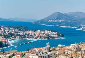 Rooms Marko allows 18 year olds to book a room