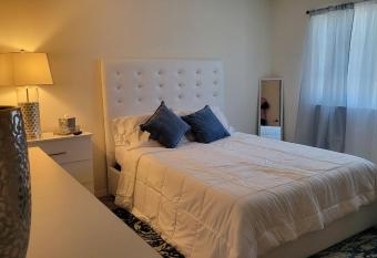 Cozy and beautiful One Bedroom apartment has Balcony rooms