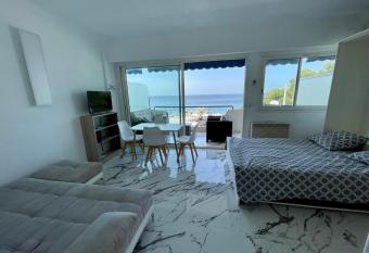 Le CHOUTA BEACH allows 18 year olds to book a room