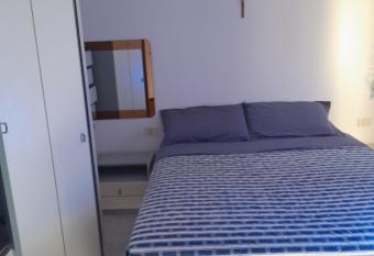 Appartamento primo piano con terrazza allows 18 year olds to book a room