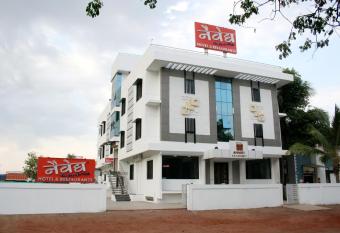 HOTEL NAIVEDYA allows 18 year olds to book a room