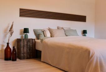 73m2 Apartment with sauna in V  xj  , Teleborg allows 18 year olds to book a room