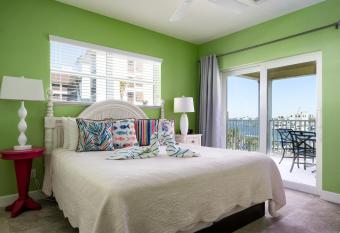 Harbour House at the Inn 306 has Balcony rooms