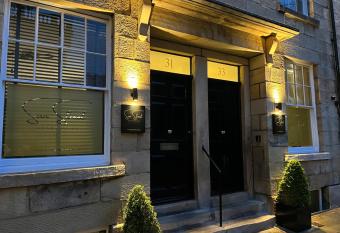 Sun Street Aparthotel allows 18 year olds to book a room