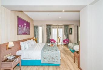 Taximist Hotel has Smoking/Balcony rooms