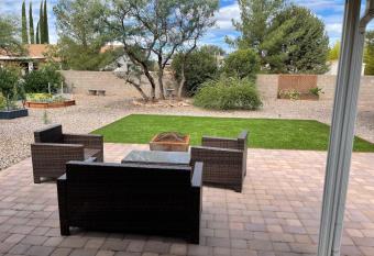 Vista Retreat - Country Club Estates allows 18 year olds to book a room