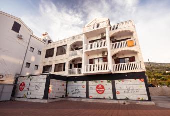 Apartmani Baki has Balcony rooms