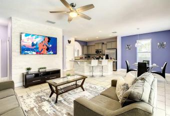 6BR Family Home Games BBQ Pool has Balcony rooms