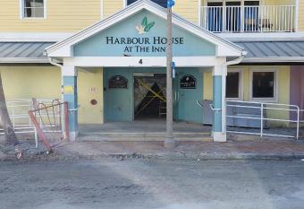 Harbour House at the Inn 310 has Balcony rooms