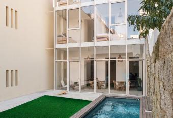 Ocean Porto - Beach House allows 18 year olds to book a room