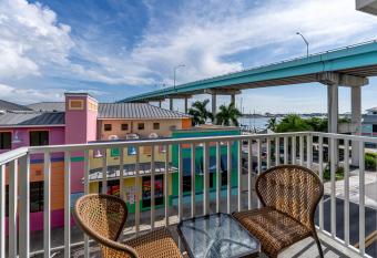 Harbour House at the Inn 309 has Balcony rooms