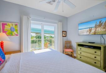 Harbour House at the Inn 315 has Balcony rooms