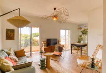 Very Nice 60m With Balcony Near The Beaches! has Balcony rooms