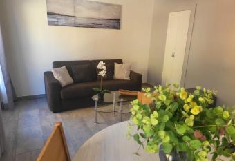 Charming 62m With Balcony In Avignon has Balcony rooms