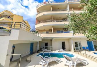 Family friendly apartments with a swimming pool Brela, Makarska - 19998 has Balcony rooms