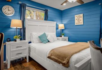 16 Creekside Retreat in Sedona with Hot Tub allows 18 year olds to book a room