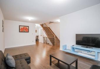 NEW Spacious Central Family Townhome 3Bdrm has Balcony rooms