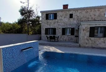 Villa-Sana has Balcony rooms