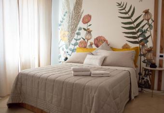 Halicyae Bed and Breakfast has Balcony rooms