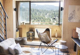 Bel appartement type chalet avec balneo et jardin has Balcony rooms