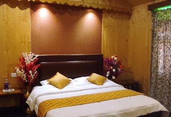 FLOATING CASTLE has Balcony rooms