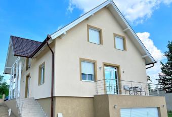 Panor  ma Apartman Mogyor  d allows 18 year olds to book a room