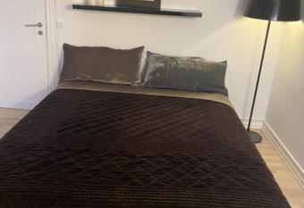 Hellerup - suite 1 allows 18 year olds to book a room