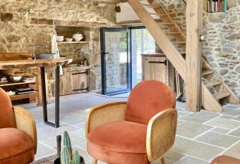 Le Nid de la Breizhidence allows 18 year olds to book a room