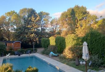 Nid d amour allows 18 year olds to book a room