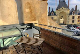 Suites Rive Gauche - TERRASSE VUE CH  TEAU FONTAINEBLEAU - Chez Lydia has Balcony rooms