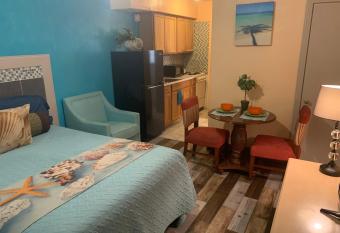 Michaels Siesta Studios has Balcony rooms