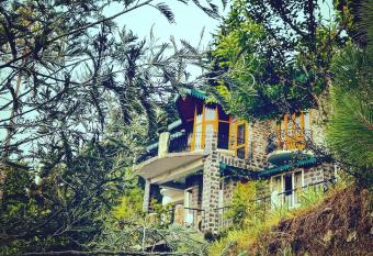 Firwood Cottage has Balcony rooms