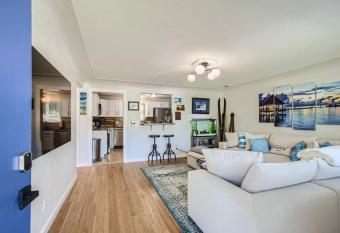 Hot Tub, Sauna, Fire Pit, Chiefs Kitchen, Centrally Located allows 18 year olds to book a room