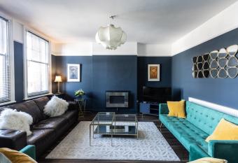 Boutique family apartment in celebrity village. allows 18 year olds to book a room