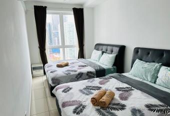 Cozy Seaview Penang Homestay @ Gurney Pulau Pinang has Balcony rooms